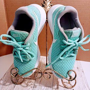 NIKE TANJUN KIDS SNEAKERS LIGHT TEAL COLOR NWOB SZ 11.5